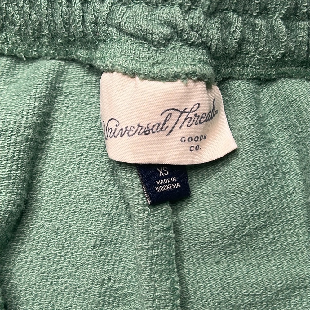 Universal Thread Draw String Shorts - Picture 3 of 4